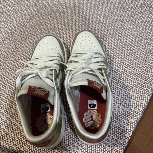 NIKE AIR JORDANS 1 Retro Low OG New Year 2024 6Y 7.5W - Picture 6 of 9